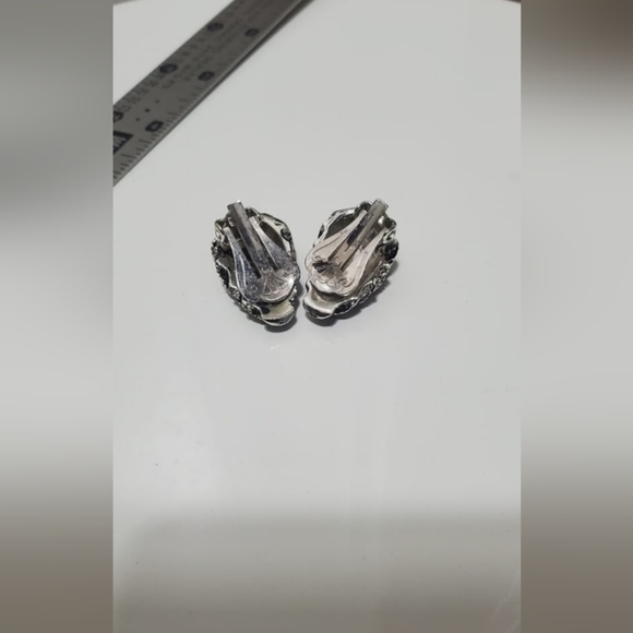 Ridged Black/Silver Hoops Earrings. Spring Plated Clip On Earrings. 🌴 - Picture 3 of 4